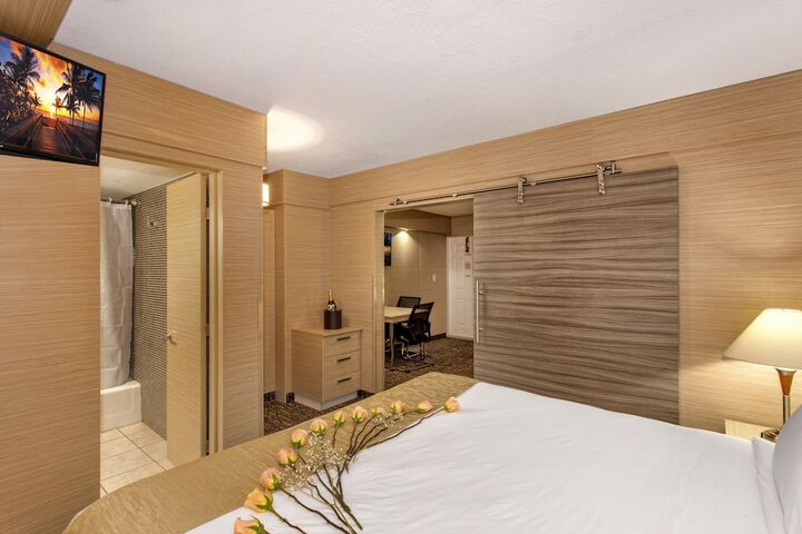 Standard | King Bed (10 of 17)