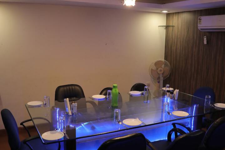 Dining 33 of 44