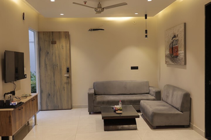 Room 16 of 33