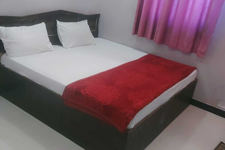 Room 11 of 24