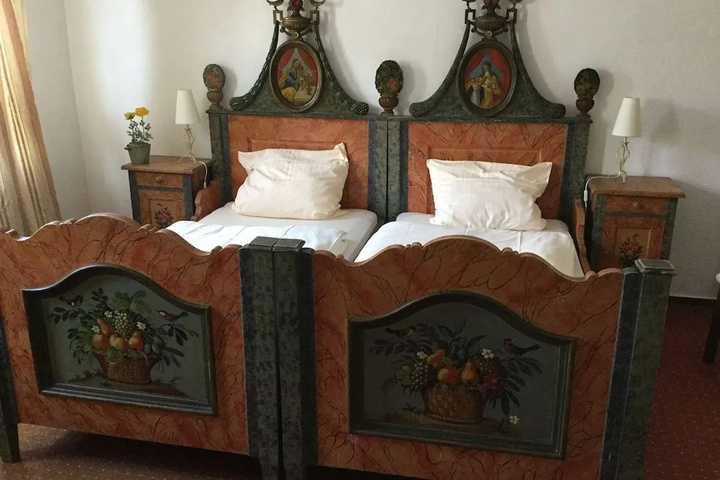 Room 5 of 11