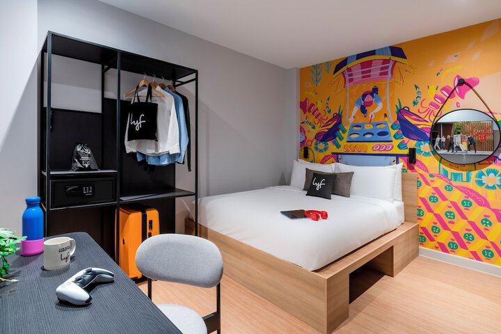 Room 8 of 41