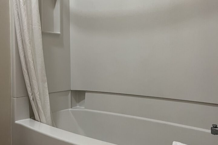 2 Queen Beds (11 of 14)