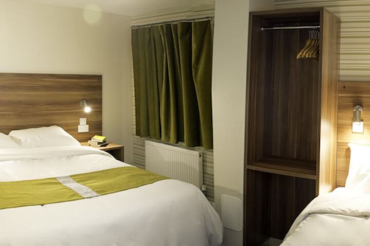 Room 13 of 31