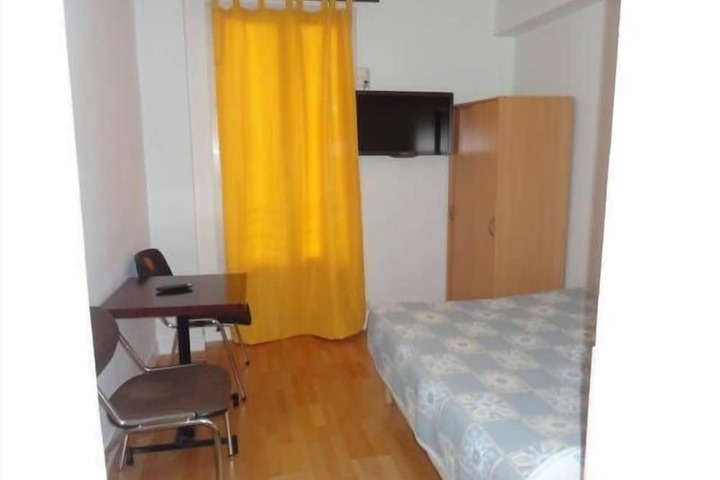 Room 6 of 18