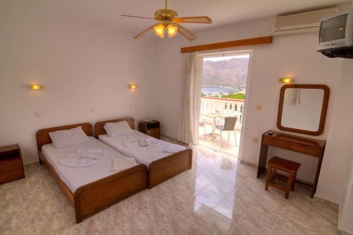 Room 5 of 28