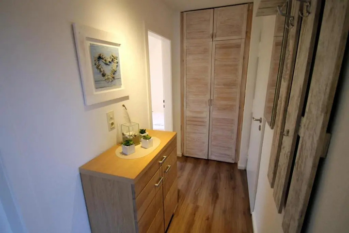 Room 2 of 10