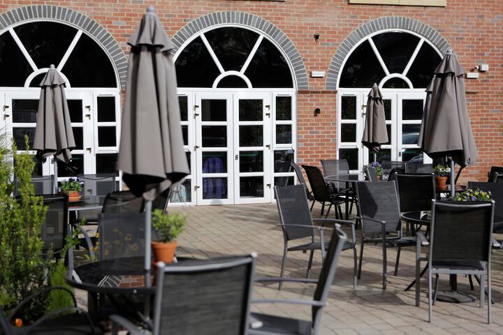 Hotel Exterior 130 of 137