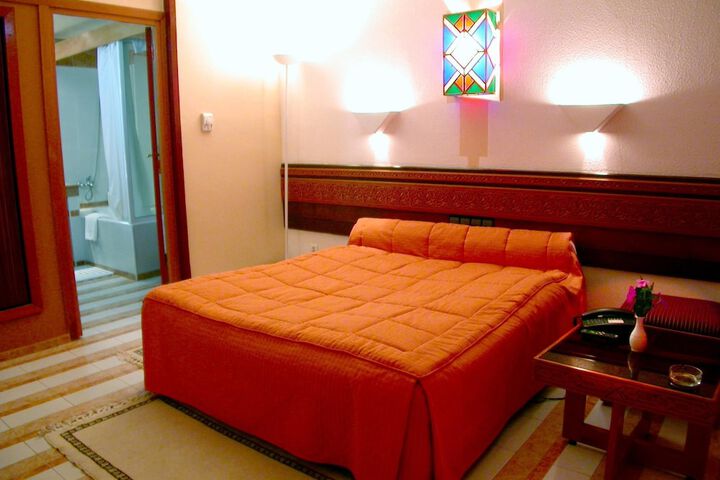 Room 8 of 32