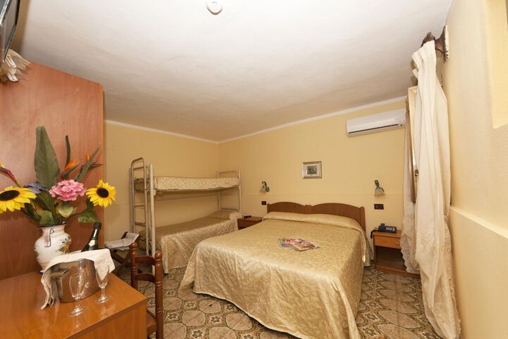 Room 6 of 39