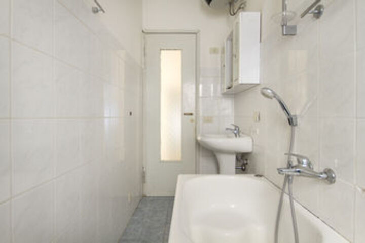 Room 18 of 450