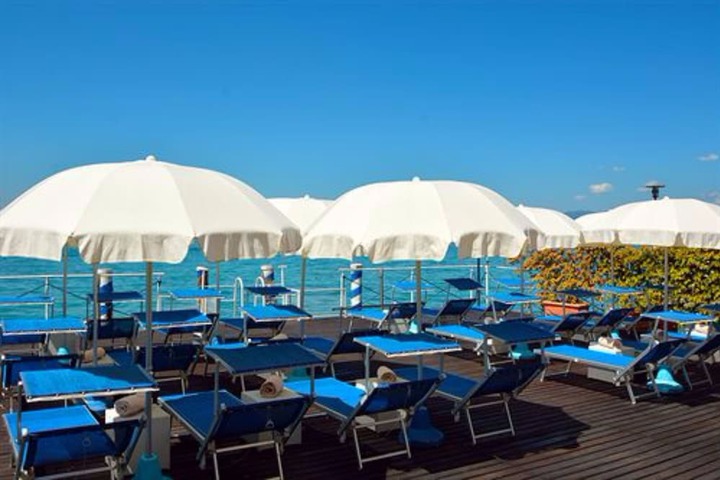 Sundeck 76 of 83