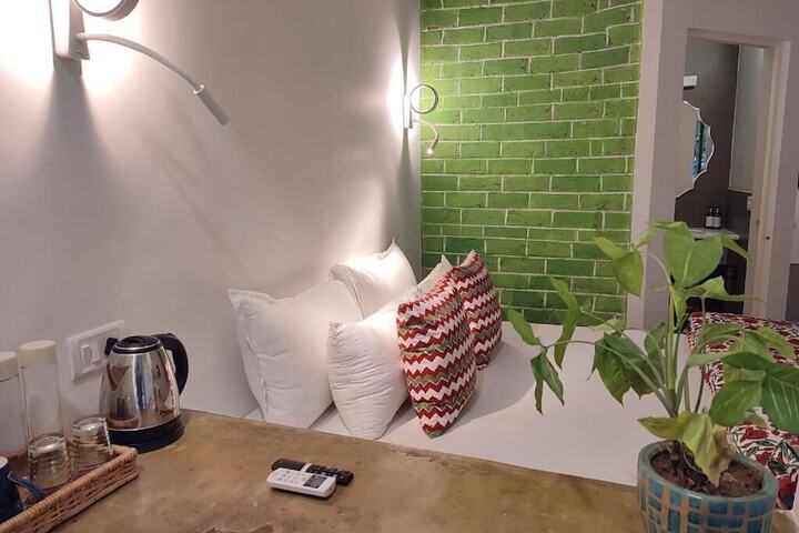 Room 8 of 27
