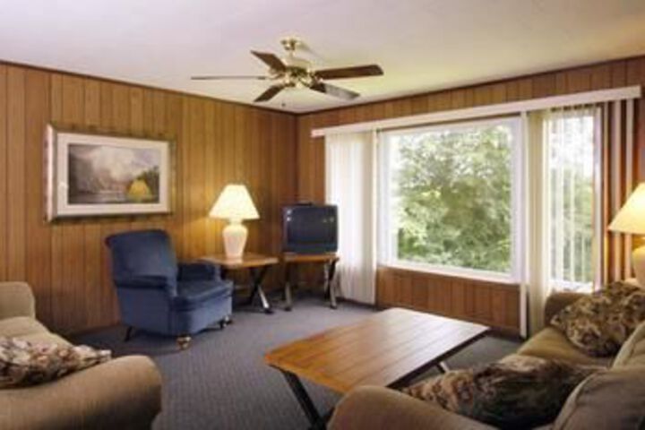 Room 40 of 102