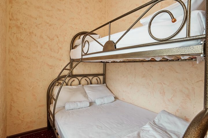 Room 16 of 21
