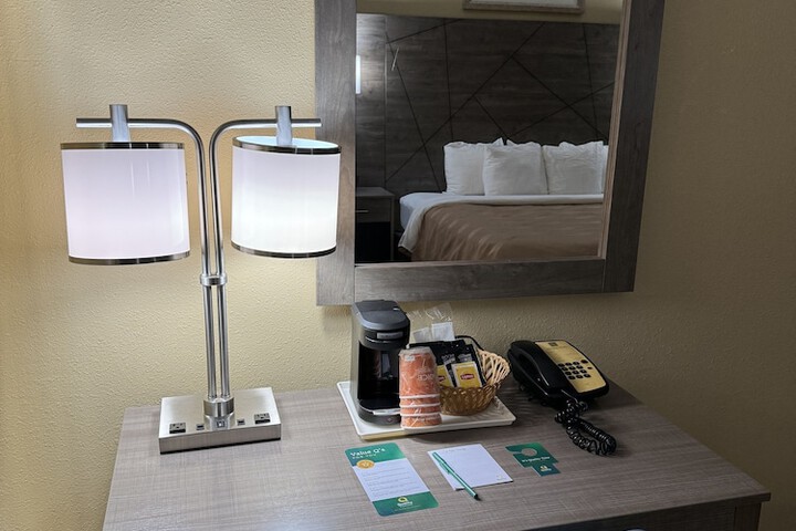 1 King Bed (7 of 17)
