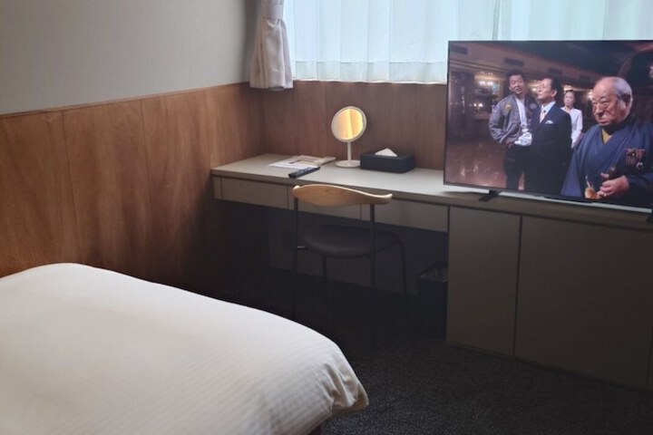 Room 3 of 6