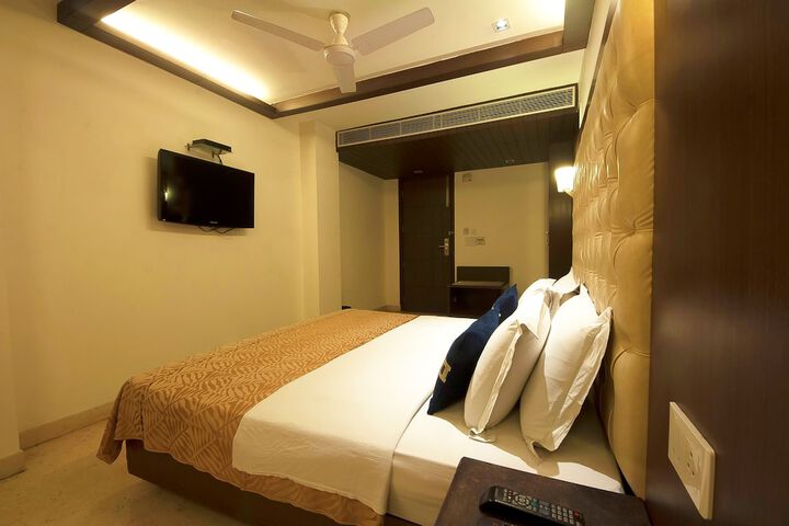 Room 15 of 25