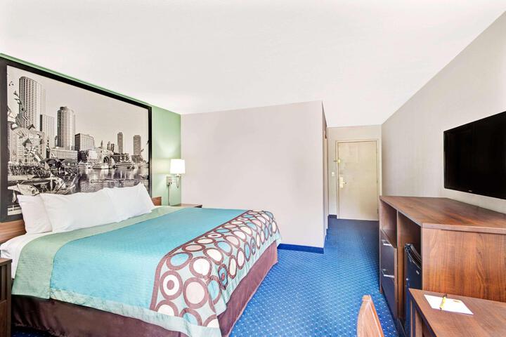 1 King Bed (9 of 16)