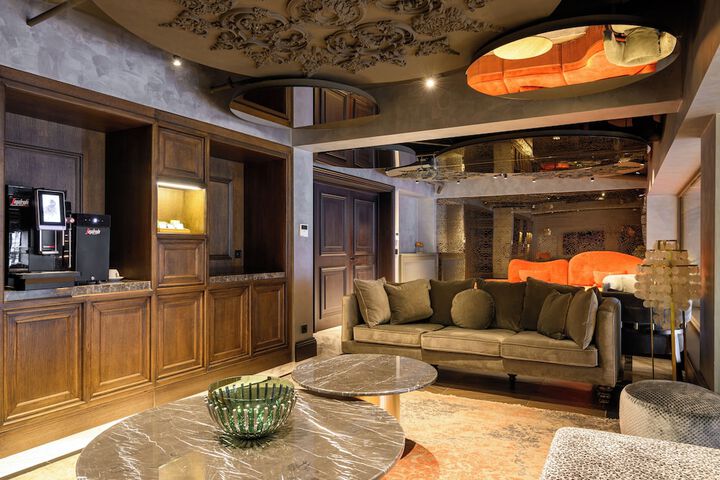 Hotel Interior 4 of 100