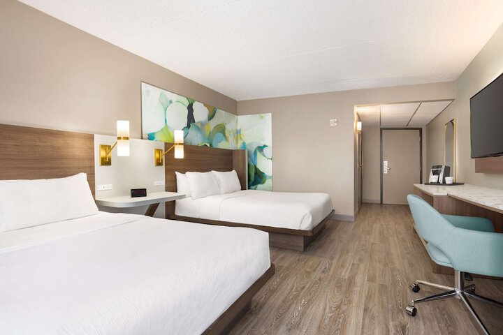 2 Queen Beds (2 of 6)