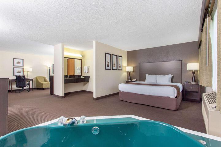 1 King Bed (18 of 32)