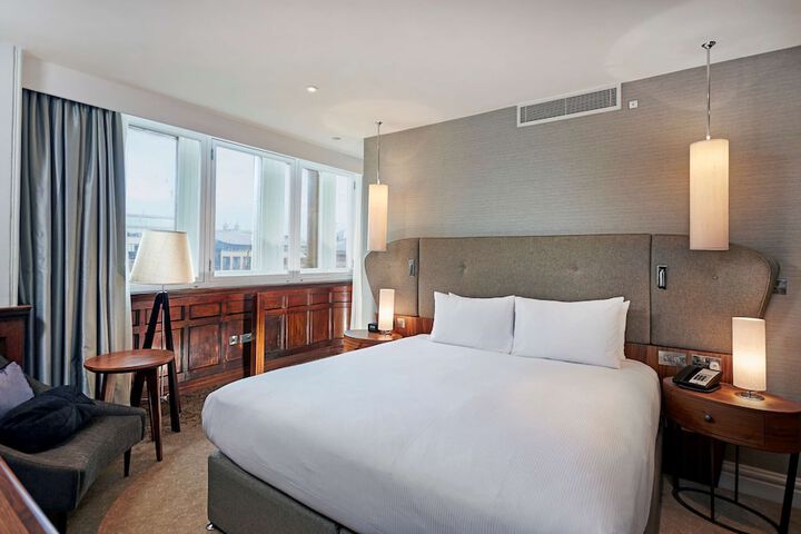 Room 32 of 76