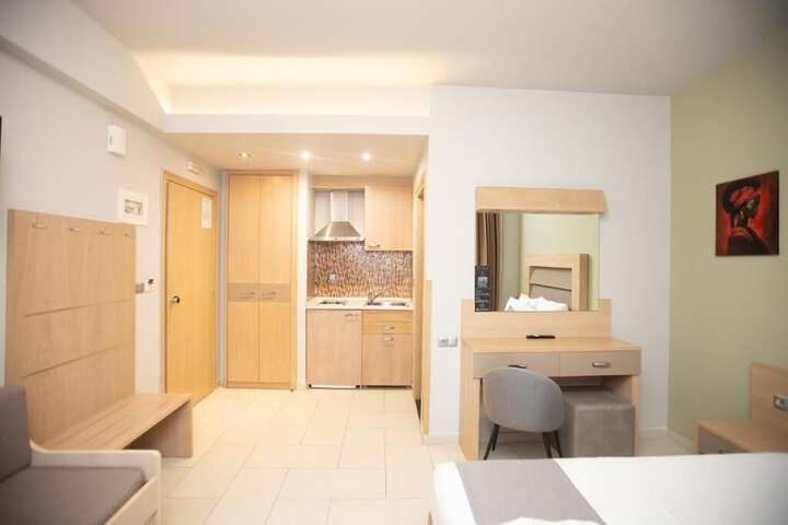 Room 21 of 38