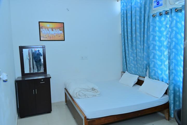 Room 5 of 14