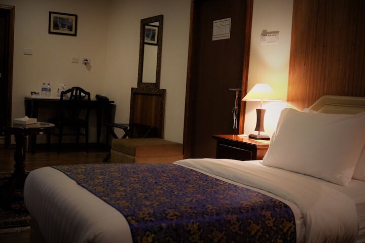 Room 5 of 15