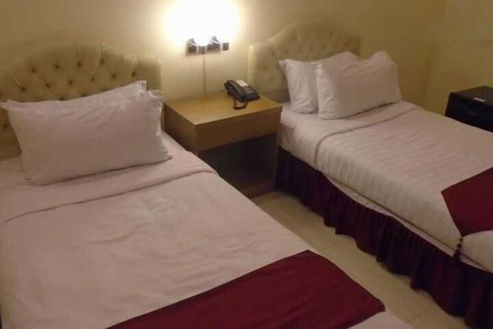 Room 18 of 40