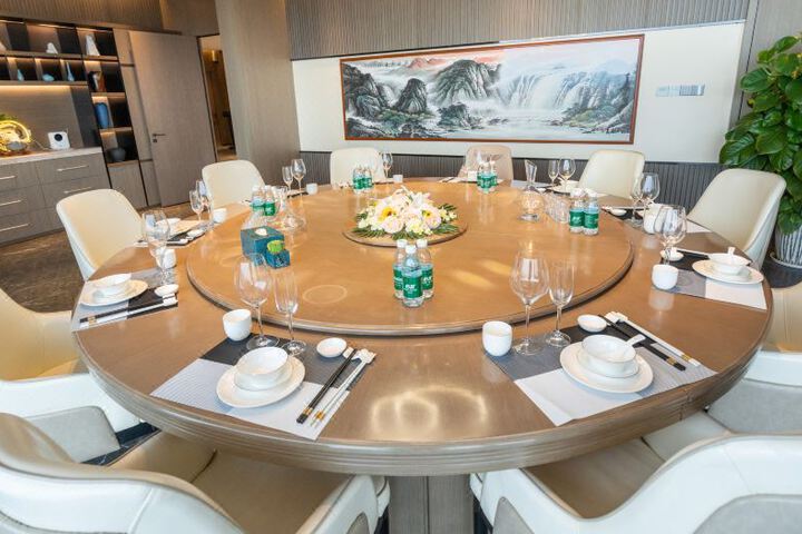 Dining 8 of 13