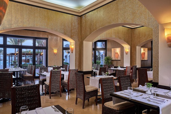 Dining 53 of 75