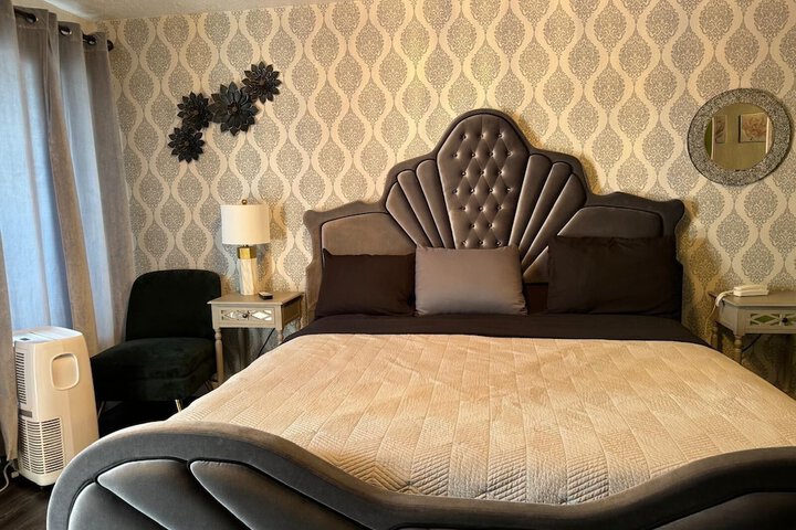Room 35 of 77