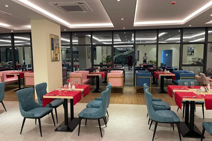 Dining 19 of 28