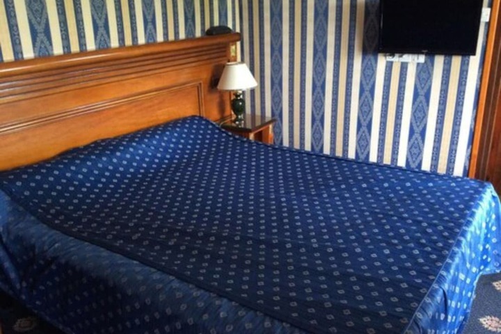 Room 15 of 38