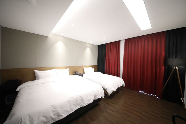 Room 35 of 117