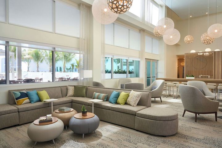 Lobby lounge