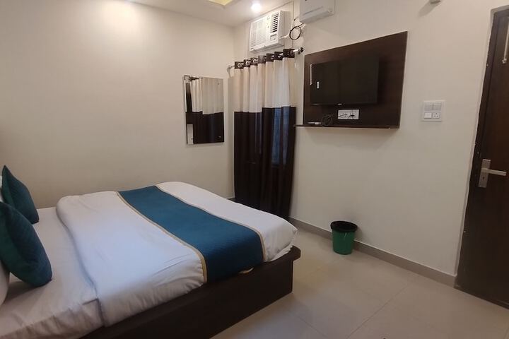Room 3 of 28