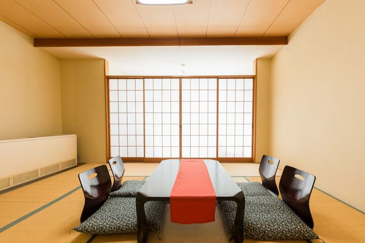 Room 11 of 84