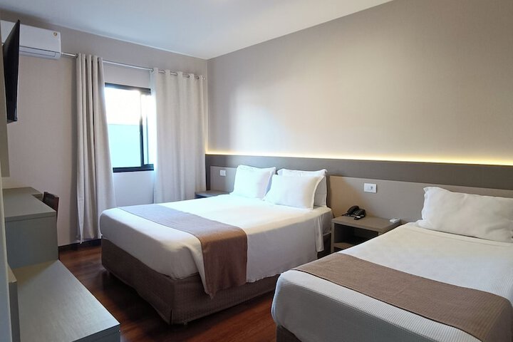 Room 10 of 28
