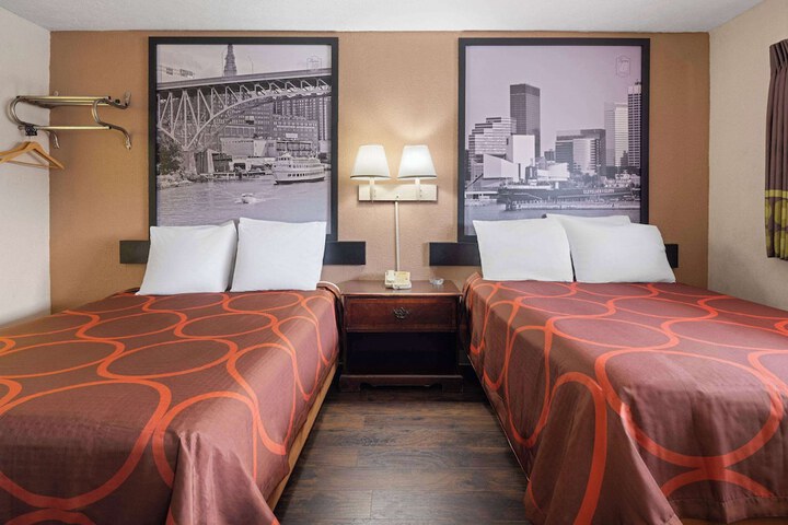 2 Double Beds (2 of 10)