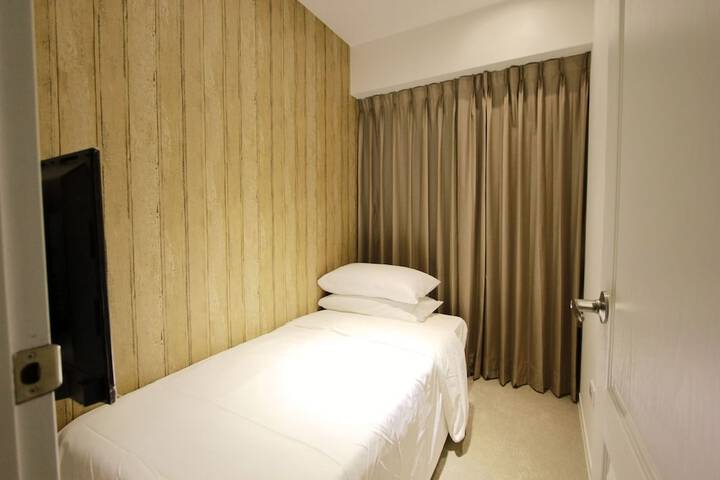 Room 4 of 80