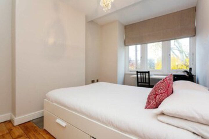 Room 14 of 22