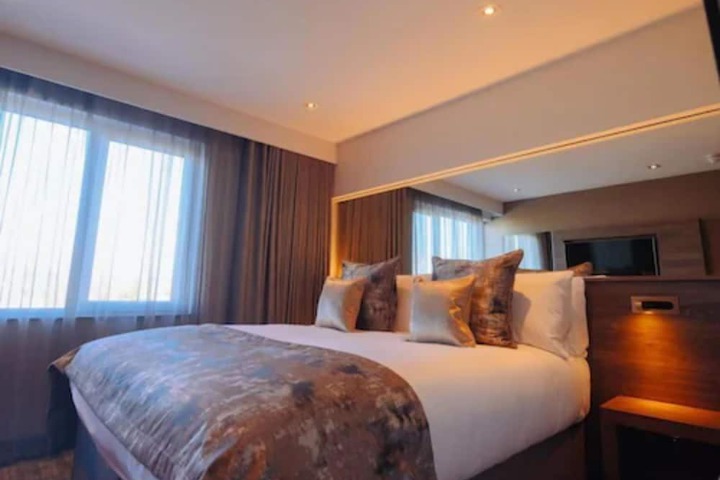 Room 10 of 26