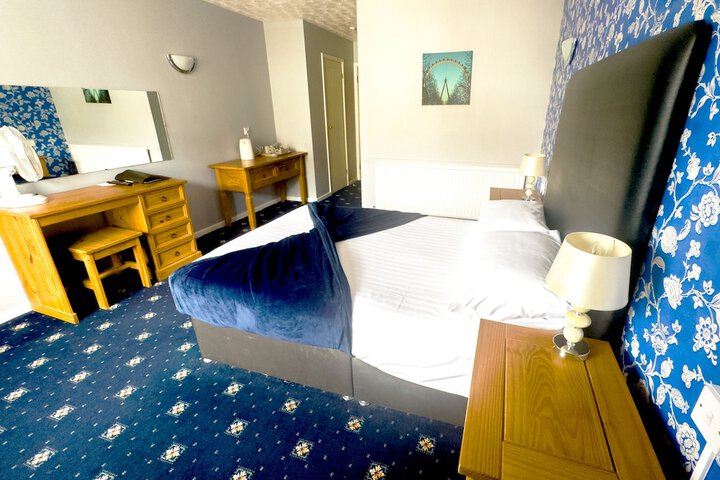 Room 9 of 27