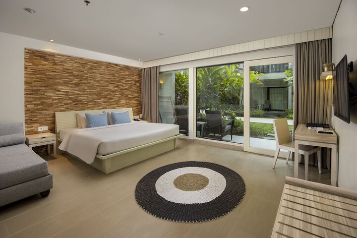 Room 4 of 76