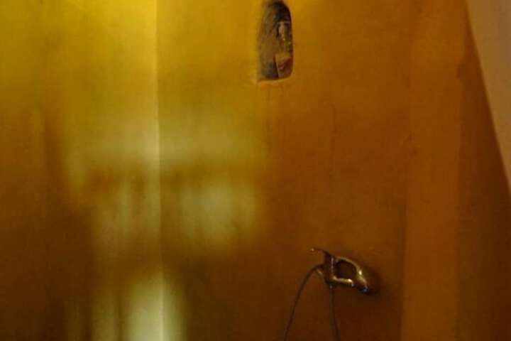 Room 8 of 16