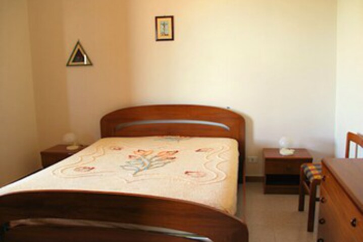 Room 27 of 40