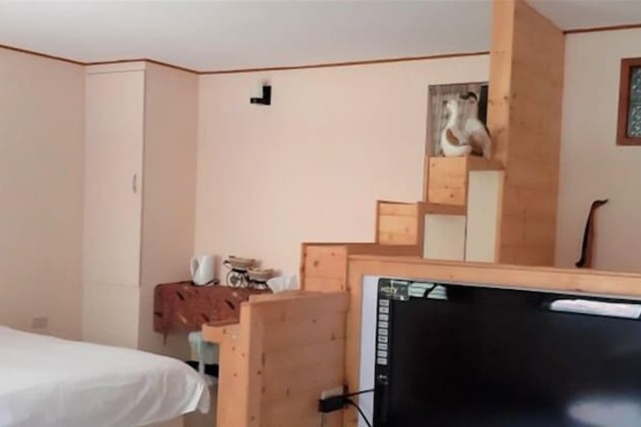 Room 3 of 73